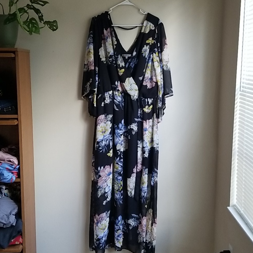 Bailey Blue Size 2X Floral Kimono Sleeve Dress